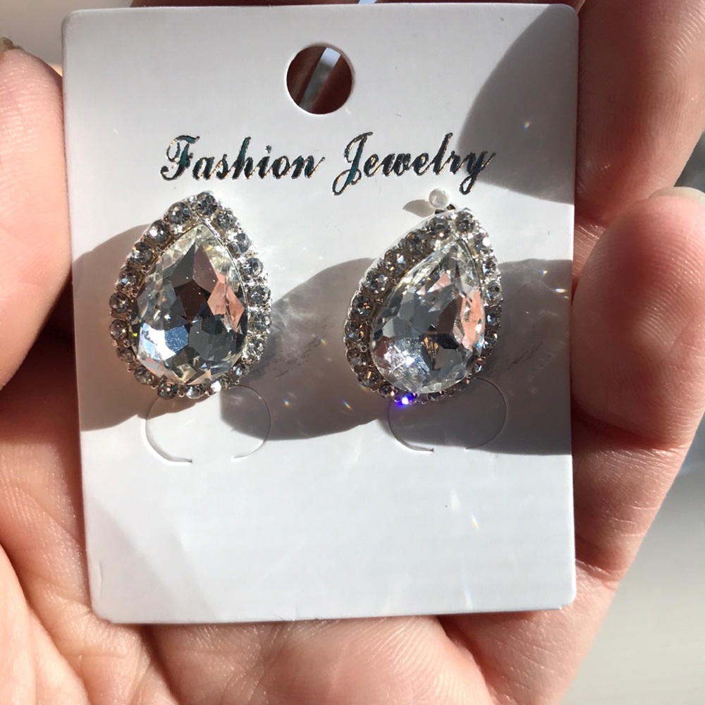 NEW!💙💎VERY CUTE BLING! EARRINGS💎💙TEARDROP PEAR - Picture 2 of 3